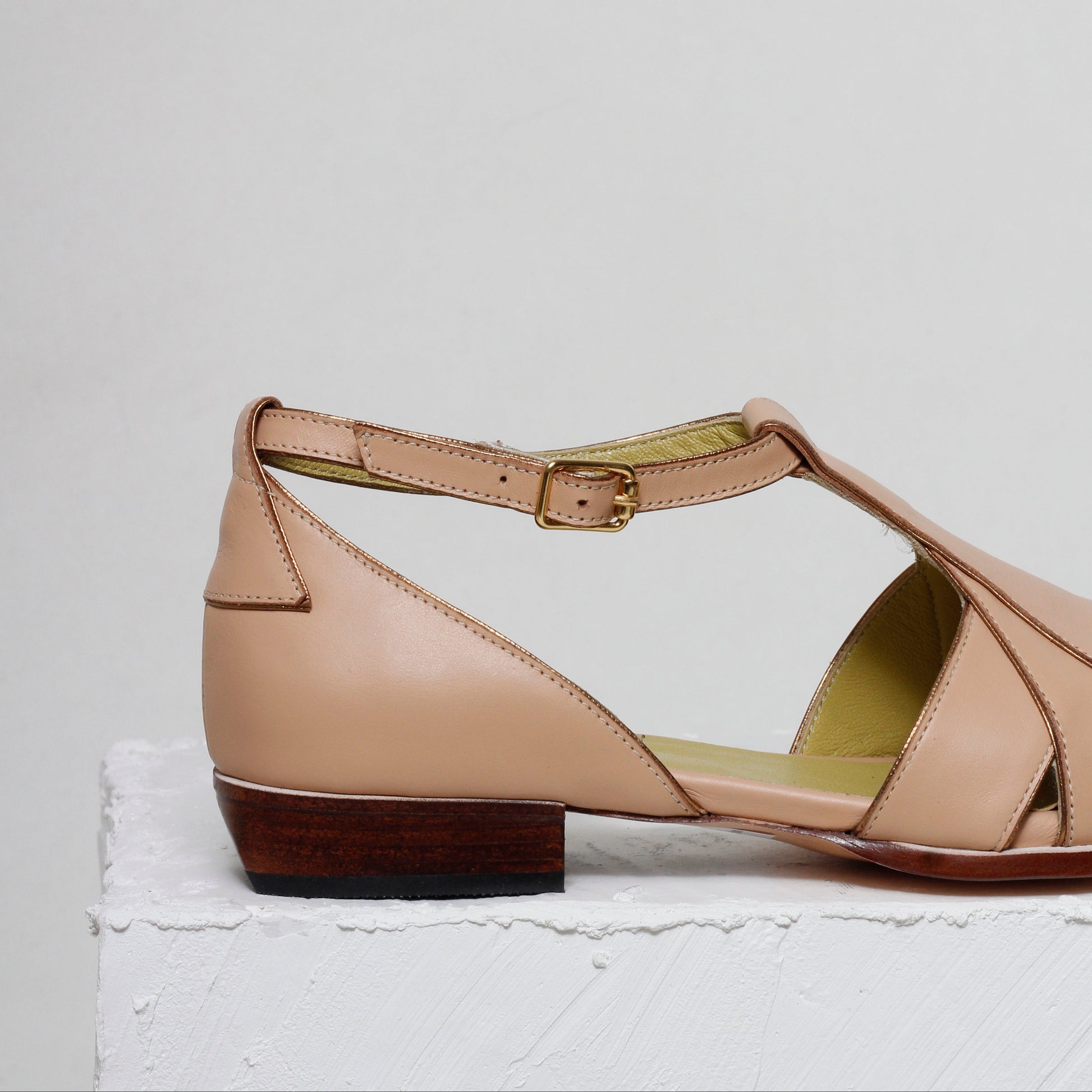 Peach sandal with leather sole and delicate gold buckles handicraft and leather details by Mafalda Handmade